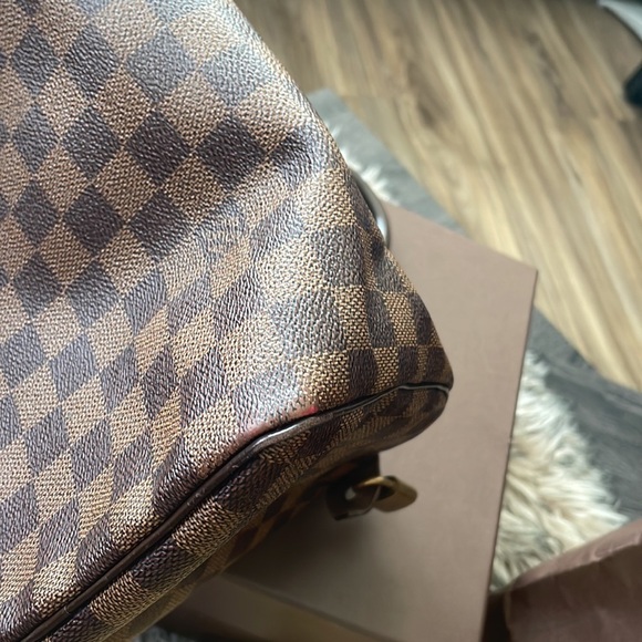 Authentic Louis Vuitton Speedy Handbag - Picture 9 of 12